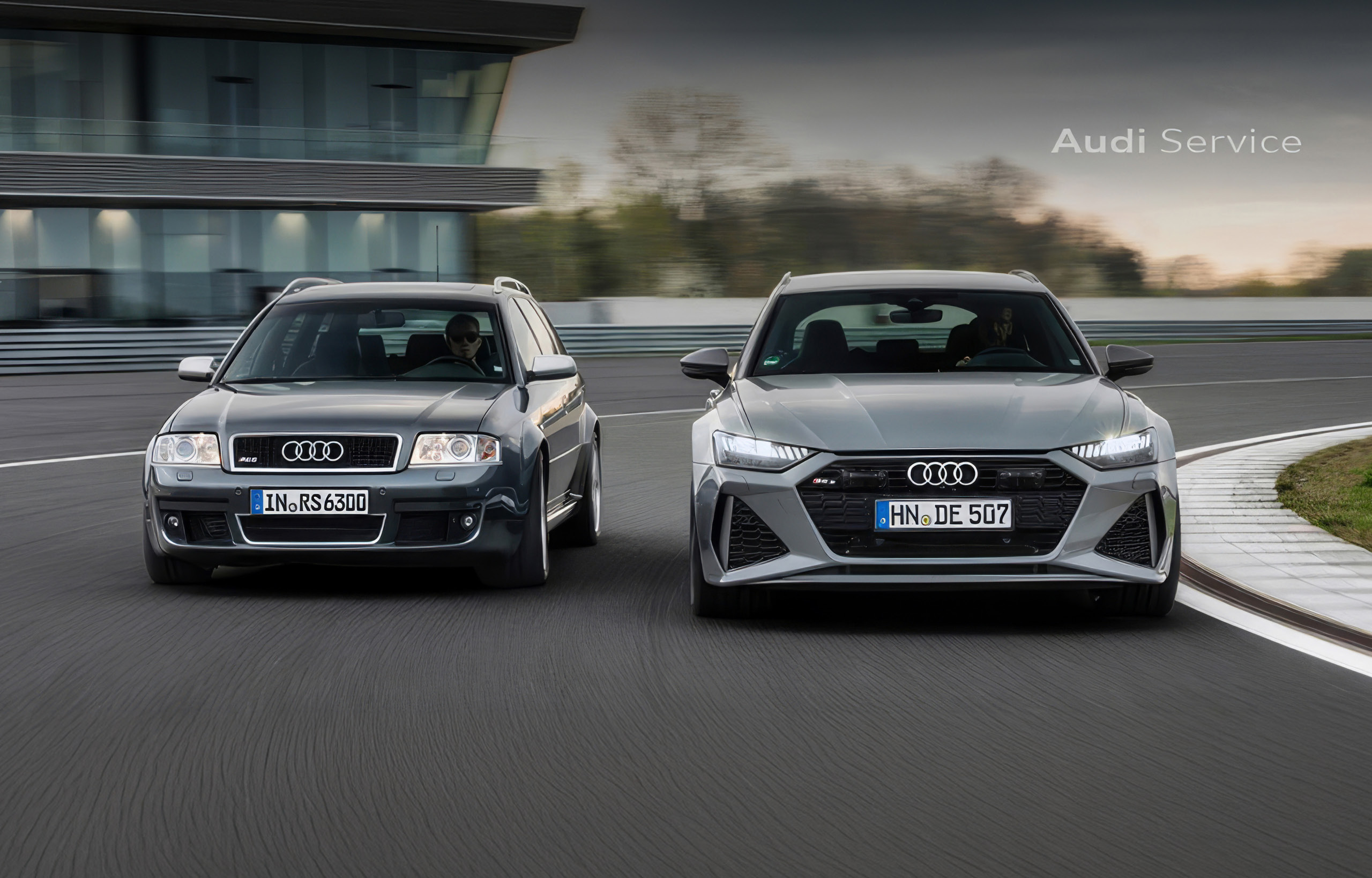 Auf dem Bild ist links ein älteres Audi Modell abgebildet und rechst ein neues Audi Modell. Das Bild geschriebt die Audi x2 Aktion
