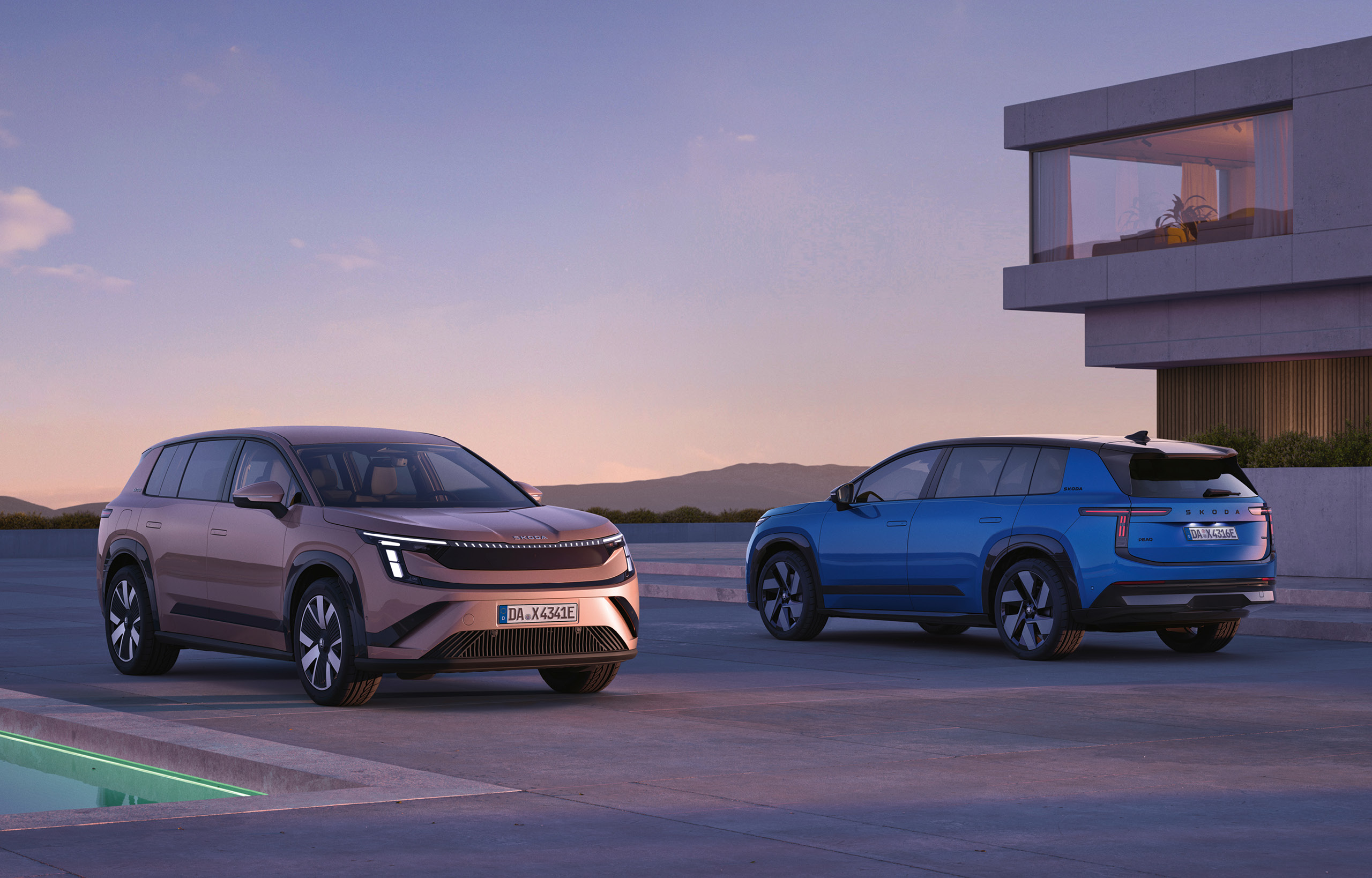 Auf dem Bild ist der neue Skoda Peaq in pink und in RS blau zu sehen