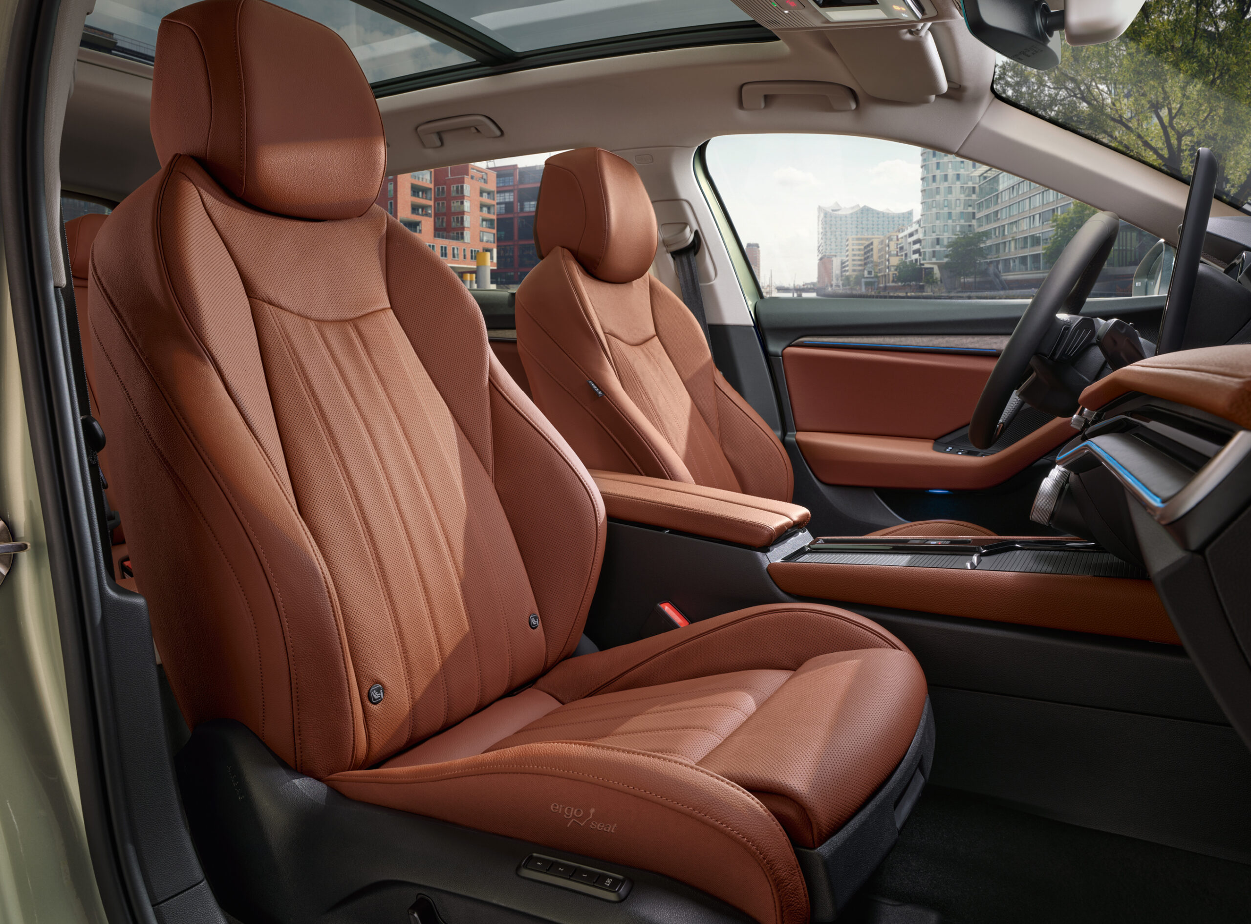 Auf dem Bild ist ein Skoda Superb von innen zu sehen